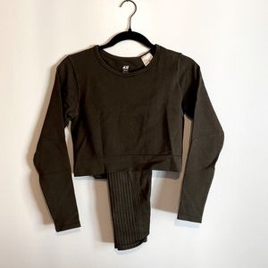 H&M Sport Two-Piece Workout Set - Dark Olive Green